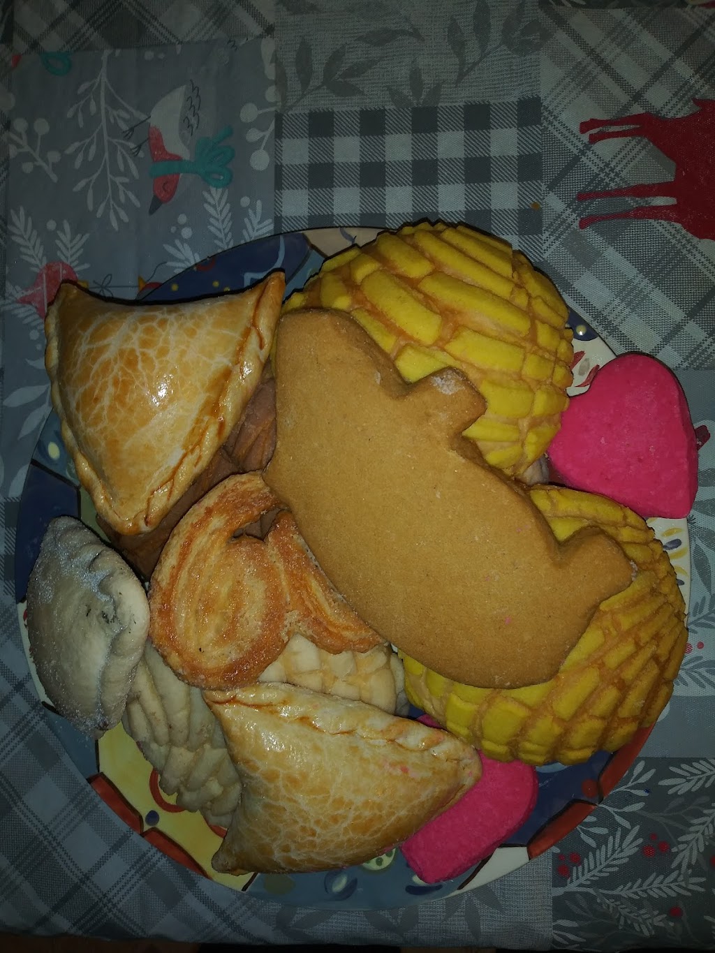 Panaderia Genesis 2000 | 4276 N Sierra Way Unit C, San Bernardino, CA 92407, USA | Phone: (909) 886-3380