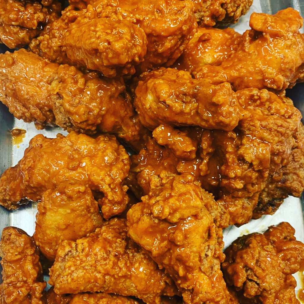 Benzinas Bistro W/ Dukes Fried Chicken | 49230 Michigan Ave, Belleville, MI 48111 | Phone: (734) 547-5881