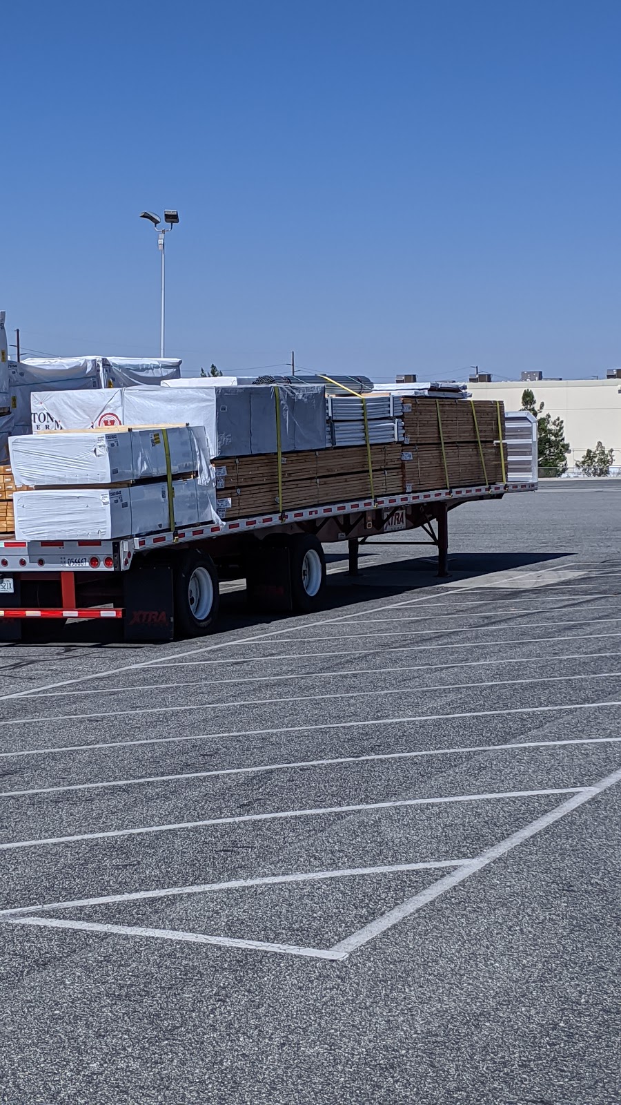 Lowes Flatbed Distribution Center | 862 W 4th St, Beaumont, CA 92223, USA | Phone: (951) 769-7575