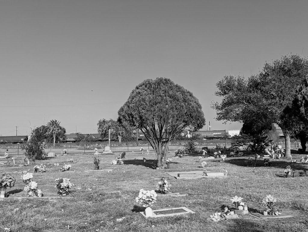 Robstown Cemetery | 77 TX-44, Robstown, TX 78380, USA | Phone: (361) 360-5792