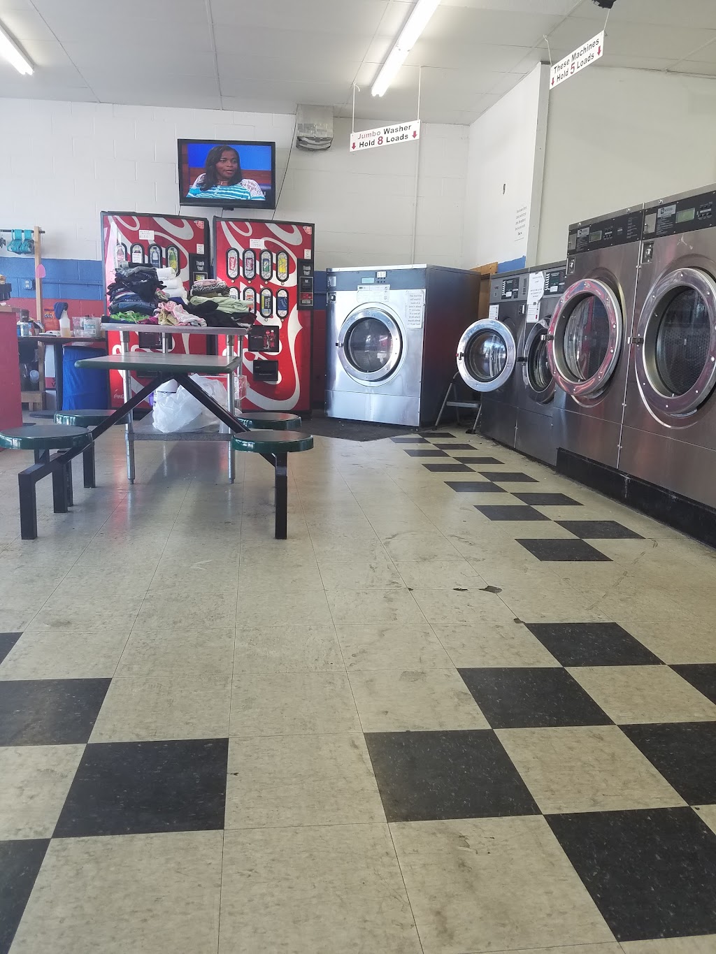 J&S Laundromat | 5051 Chatterton Rd, Columbus, OH 43232, USA | Phone: (614) 524-1006