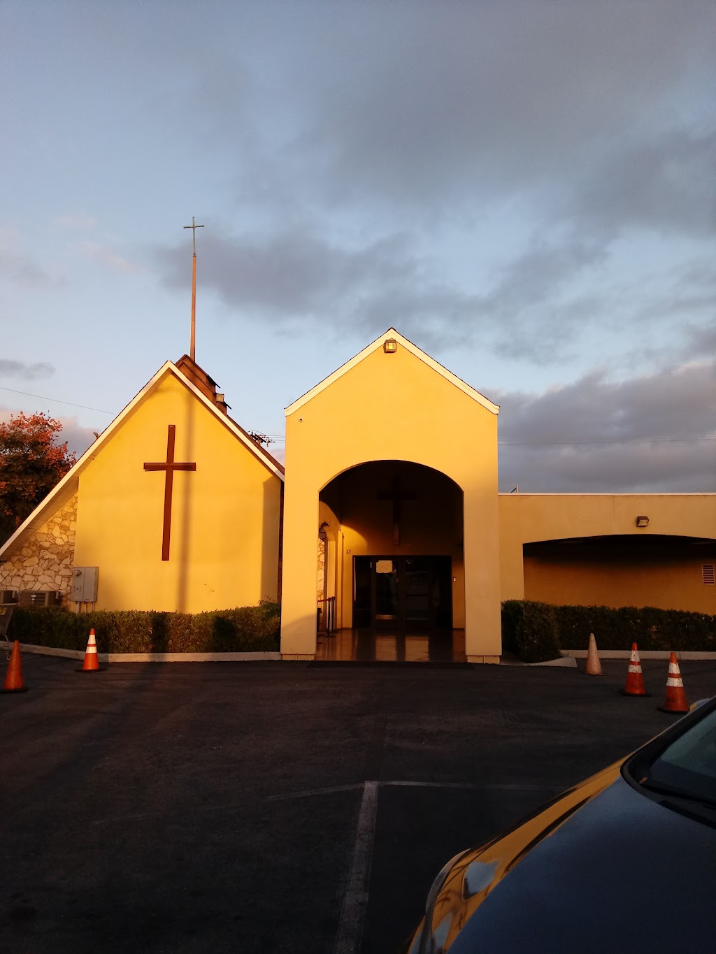 Iglesia De La Comunidad | 424 S Newhope St, Santa Ana, CA 92704, USA | Phone: (714) 775-0130