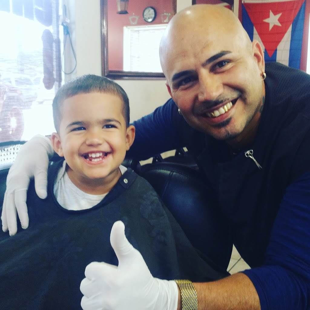 Chicos Cuts/Tu Barbero Latino. | 3507 30th Ave N, St. Petersburg, FL 33713, USA | Phone: (727) 851-3298