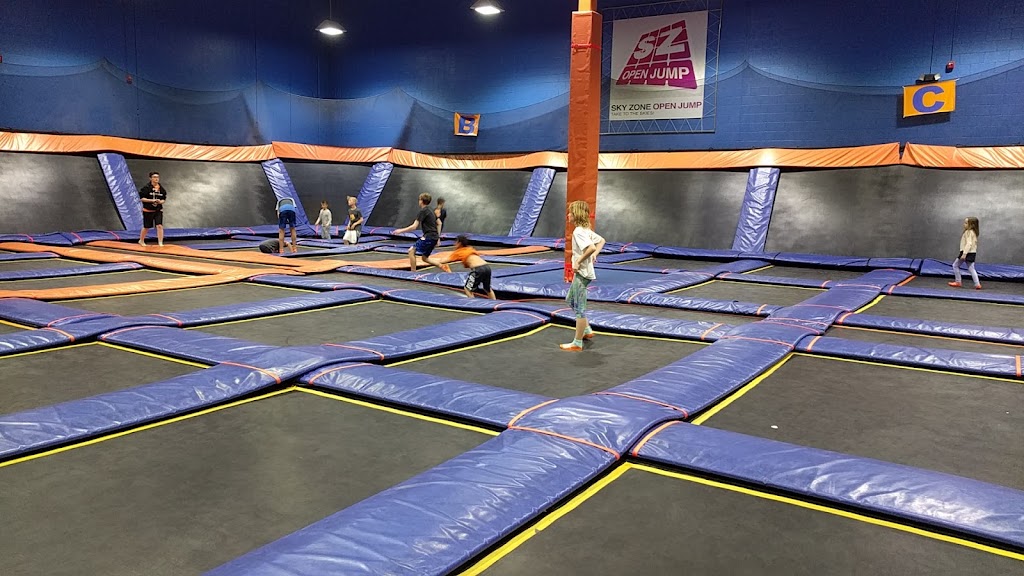 Sky Zone Trampoline Park | 325 W Lake St Ste A, Elmhurst, IL 60126 | Phone: (630) 478-8339