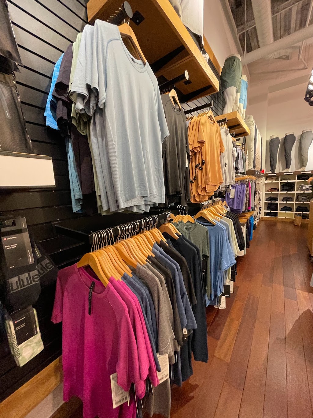 lululemon | 400 Commons Way #2405, Bridgewater, NJ 08807, USA | Phone: (908) 526-3752