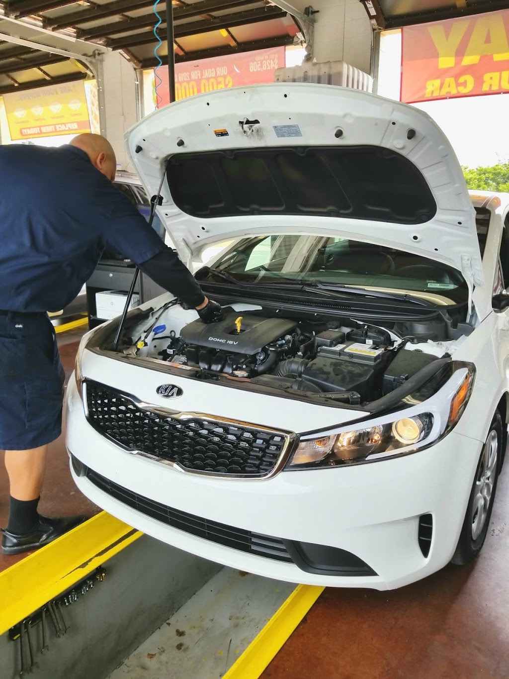 Take 5 Oil Change | 2070 Gulf to Bay Blvd, Clearwater, FL 33765, USA | Phone: (727) 219-2698