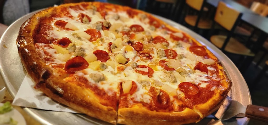 Bennys Pizza | Joyand Merriman Shopping Center, 31525 Joy Rd, Westland, MI 48185, USA | Phone: (734) 261-3720