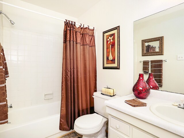 Hickory Point Townhomes | 399-A Hickory Point Blvd, Newport News, VA 23608, USA | Phone: (844) 748-9117