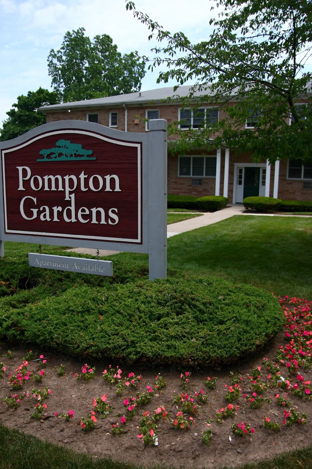 Pompton Gardens | 653 Pompton Ave, Cedar Grove, NJ 07009, USA | Phone: (862) 277-0285