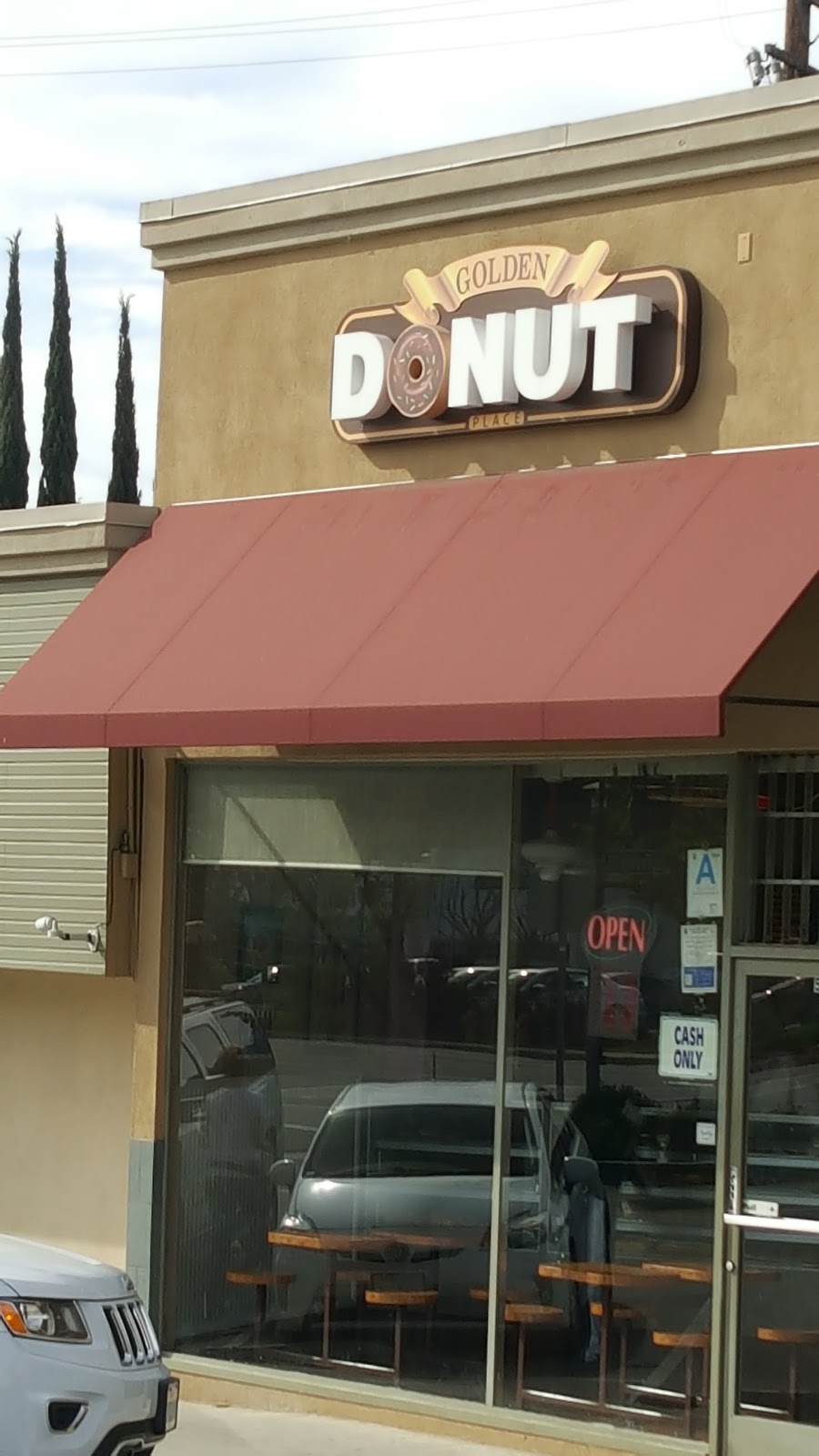 Golden Donut Place | 504 Foothill Blvd, La Cañada Flintridge, CA 91011 | Phone: (818) 952-4033