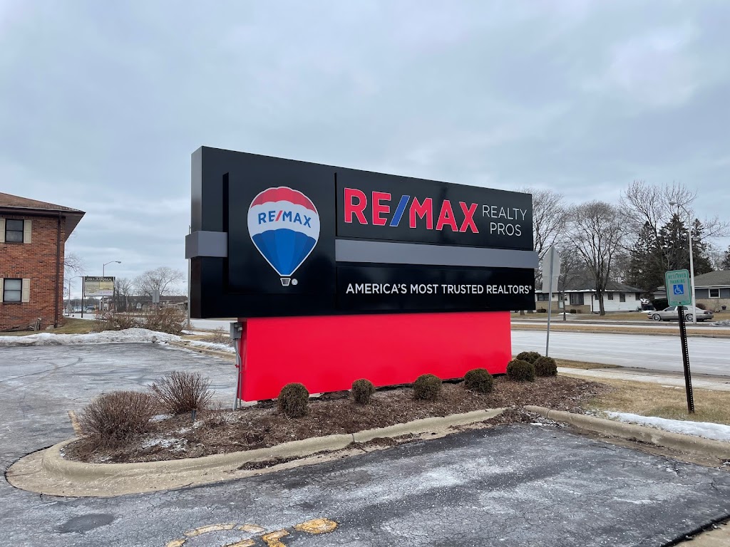 Marciniak Team - RE/MAX Realty Pros | 10303 W Oklahoma Ave, Milwaukee, WI 53227, USA | Phone: (414) 604-1427