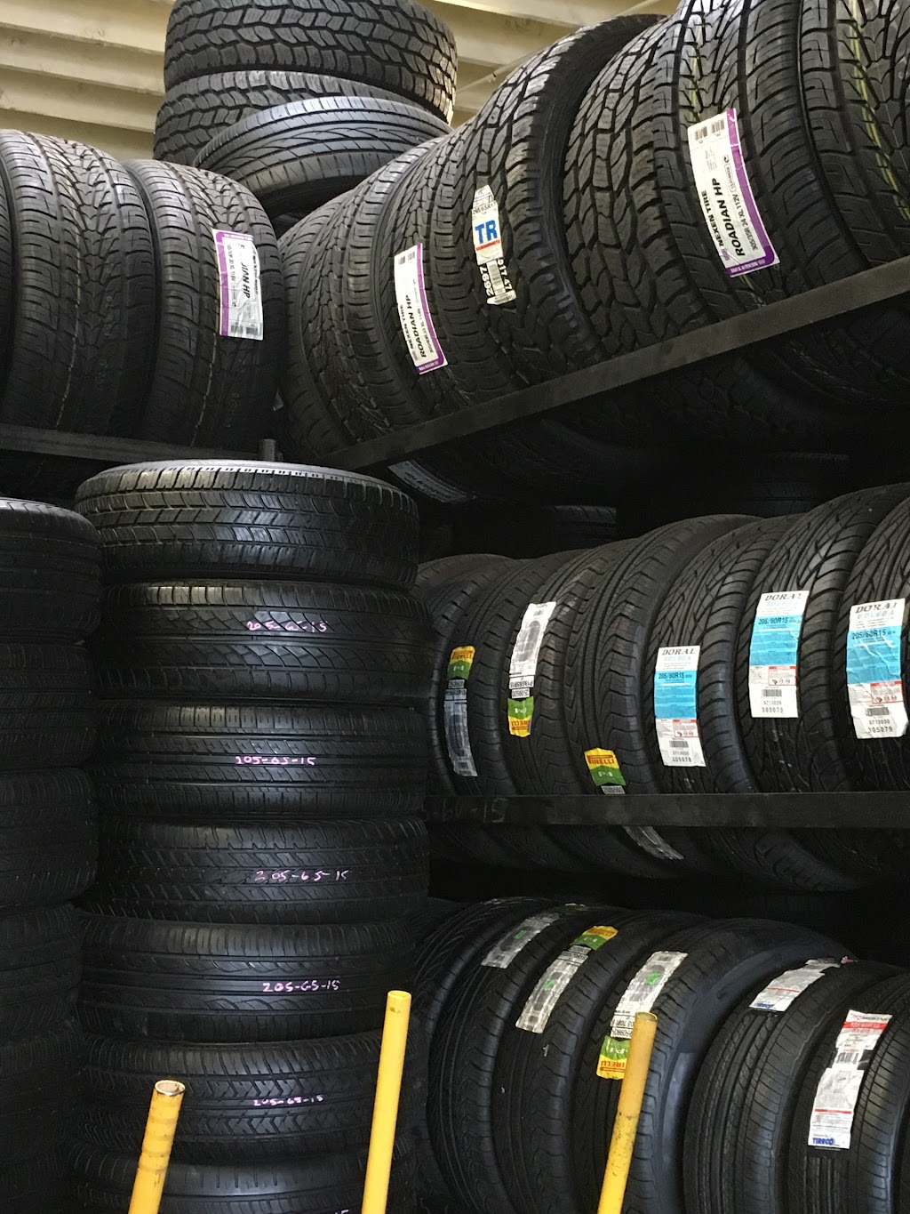 Xalos Tires | 1189 S La Brea Ave, Los Angeles, CA 90019, USA | Phone: (323) 935-4016