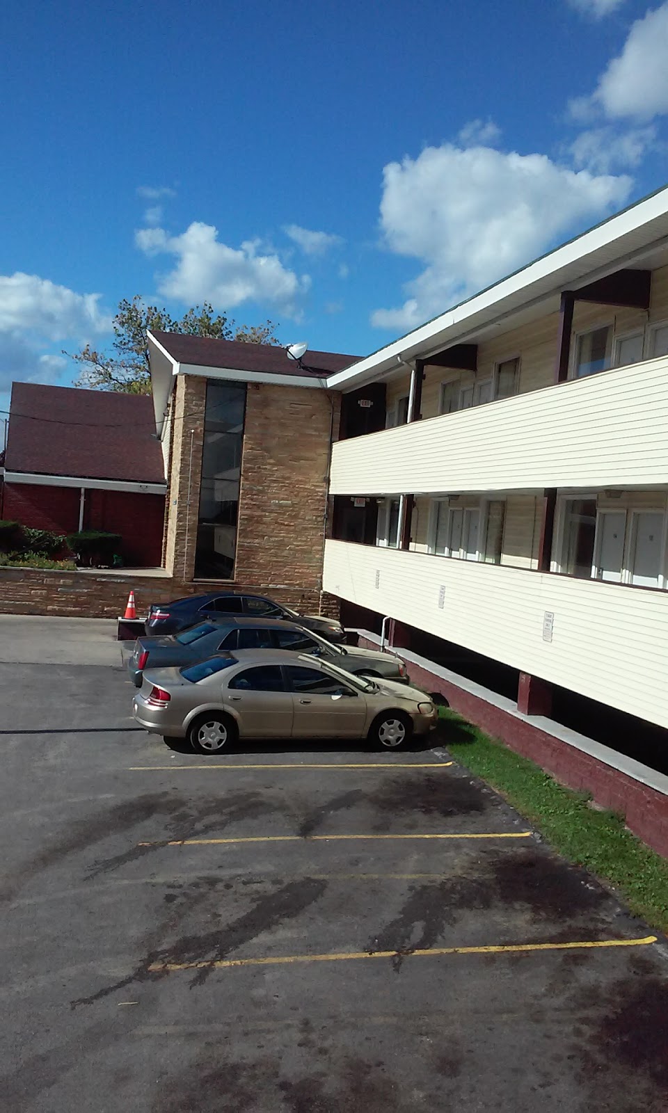 Diamond Inn Motel | 6222 W Fond du Lac Ave, Milwaukee, WI 53218, USA | Phone: (414) 466-3100