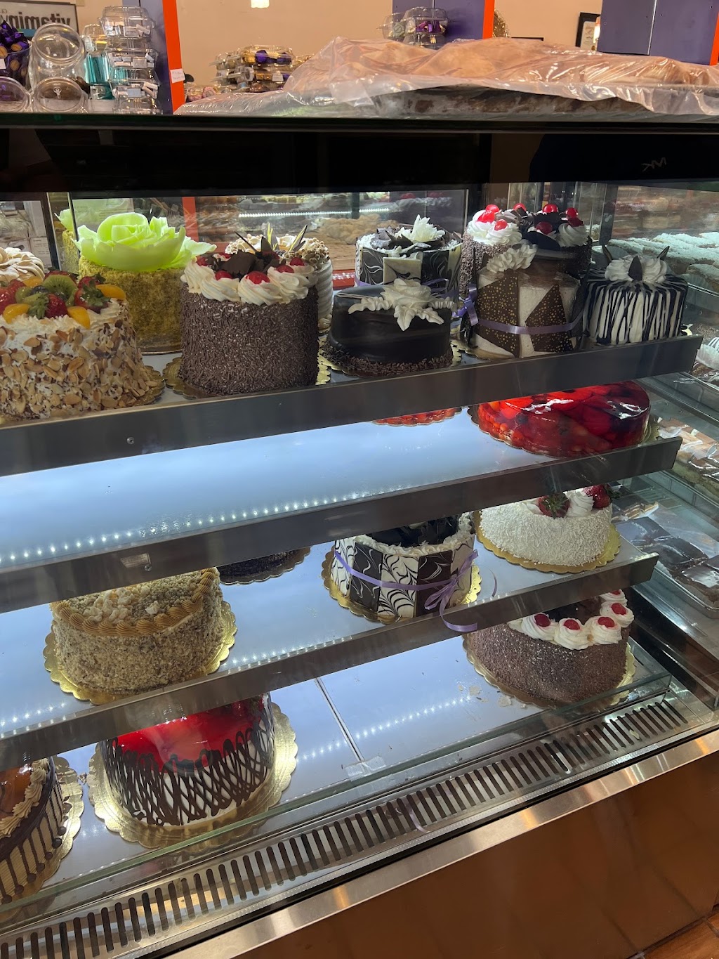 Vrej Pastry | 11148 Balboa Blvd, Granada Hills, CA 91344, USA | Phone: (818) 366-2526