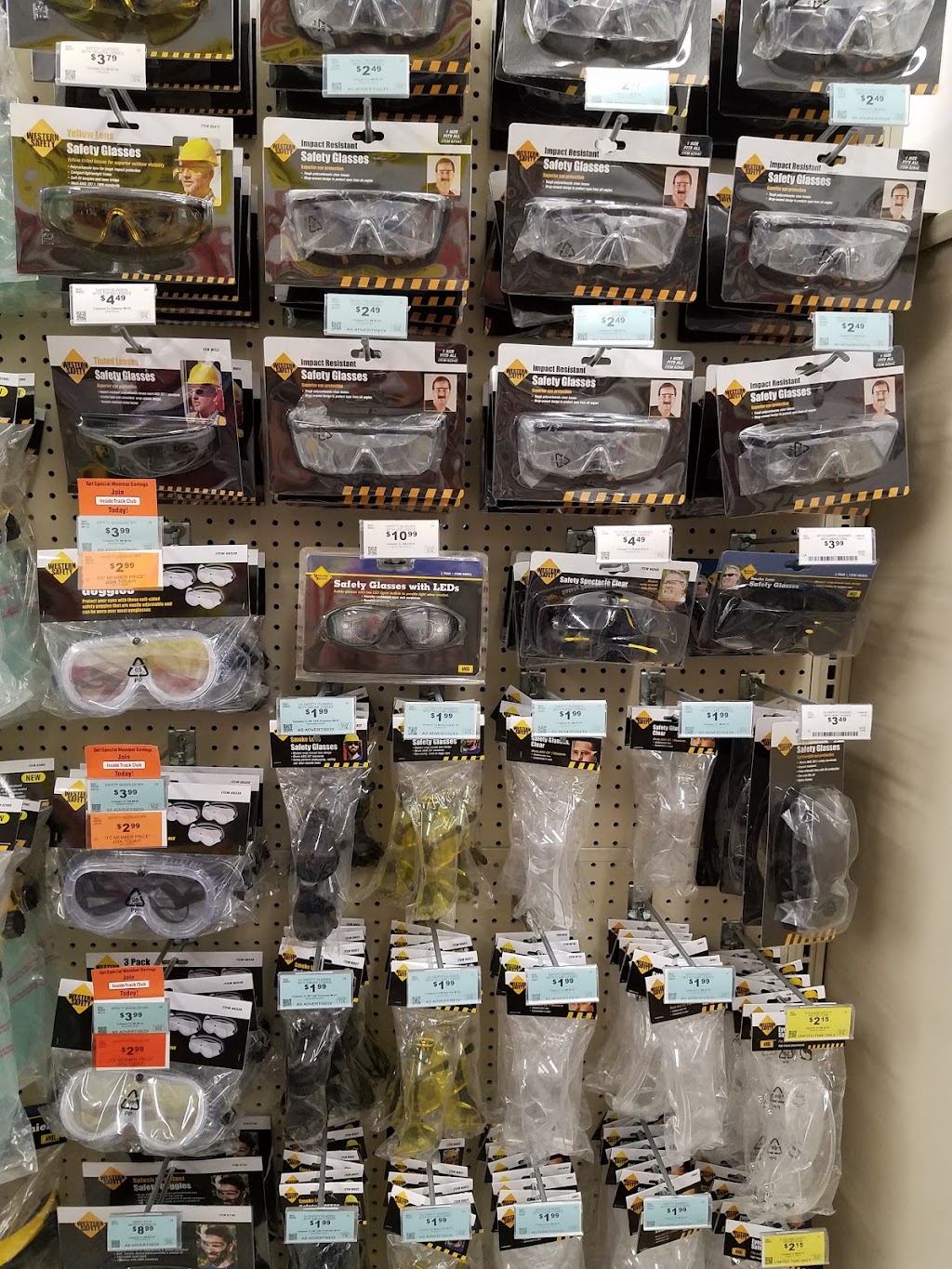 Harbor Freight Tools | 18990 US-441, Mt Dora, FL 32757, USA | Phone: (352) 383-4026