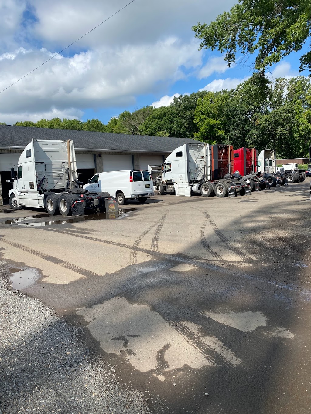 Oleg Semi truck mechanic | 104 Davidsons Mill Rd, North Brunswick Township, NJ 08902, USA | Phone: (917) 716-8108