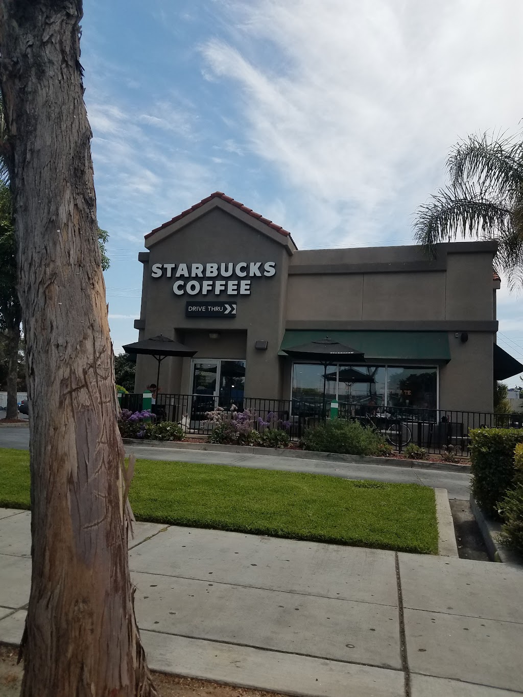 Starbucks | 8924 Long Beach Blvd, South Gate, CA 90280, USA | Phone: (323) 569-0274