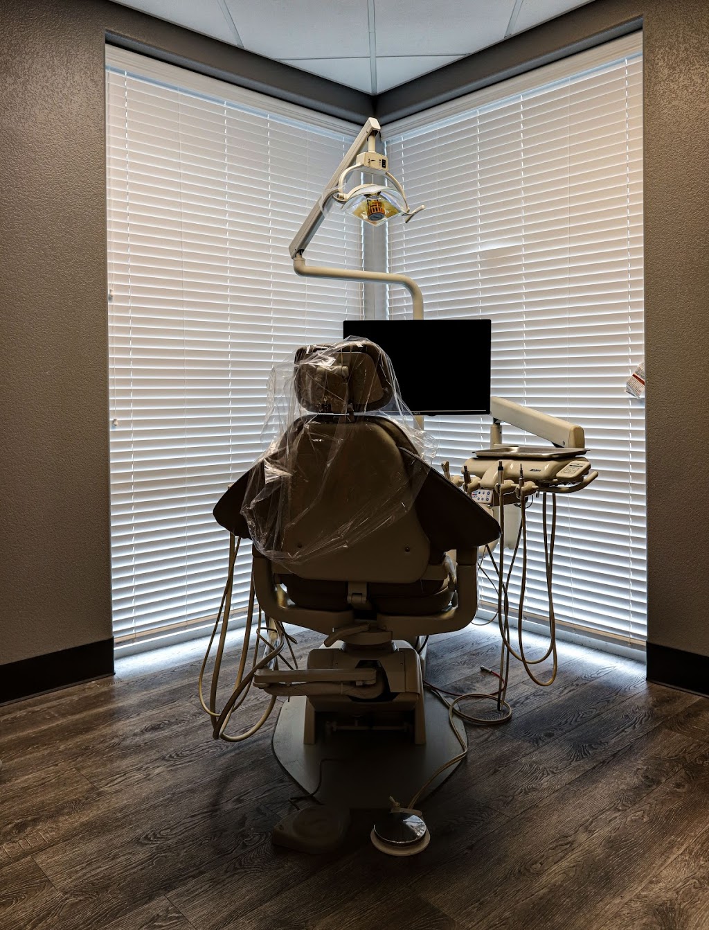 Absolute Dental | 2450 E Guadalupe Rd #108, Gilbert, AZ 85234, United States | Phone: (480) 750-4433