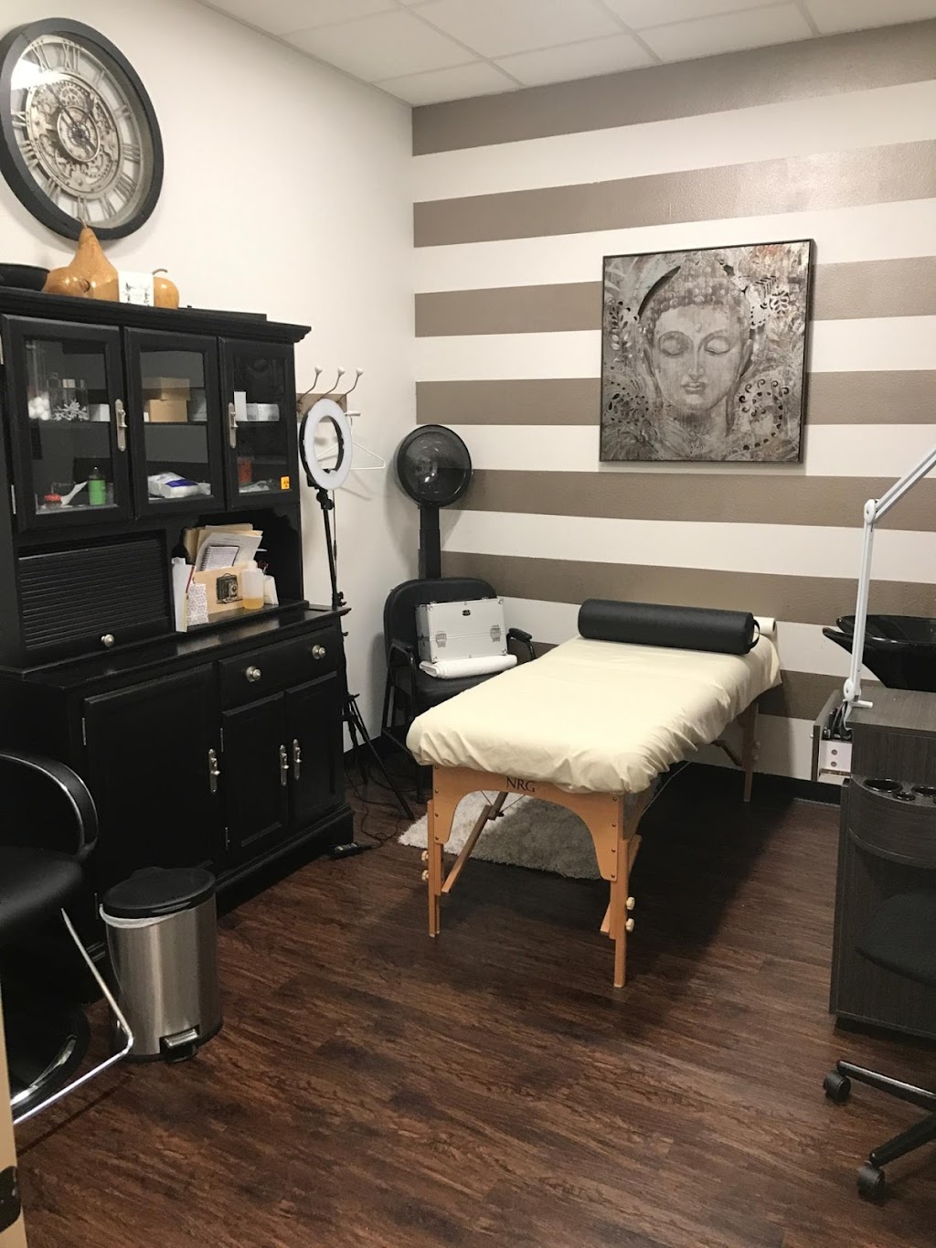 Phenix Salon Suites | 9885 Waterstone Blvd, Mason, OH 45249, USA | Phone: (619) 214-6951