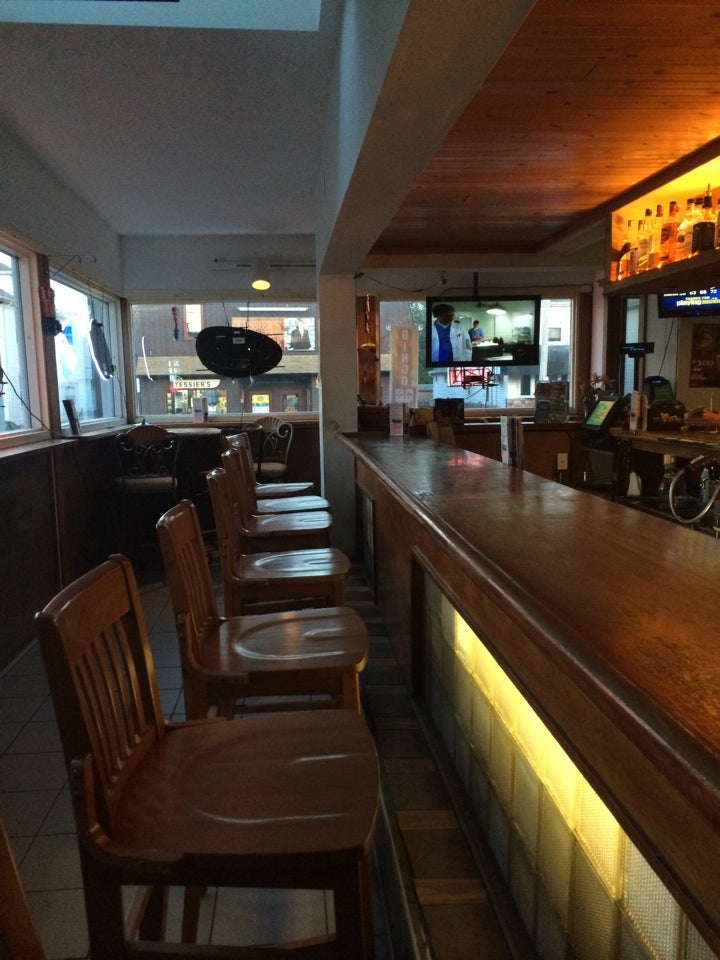 Joes Bar & Grille | 836 Central Ave, Pawtucket, RI 02861, USA | Phone: (401) 722-1035