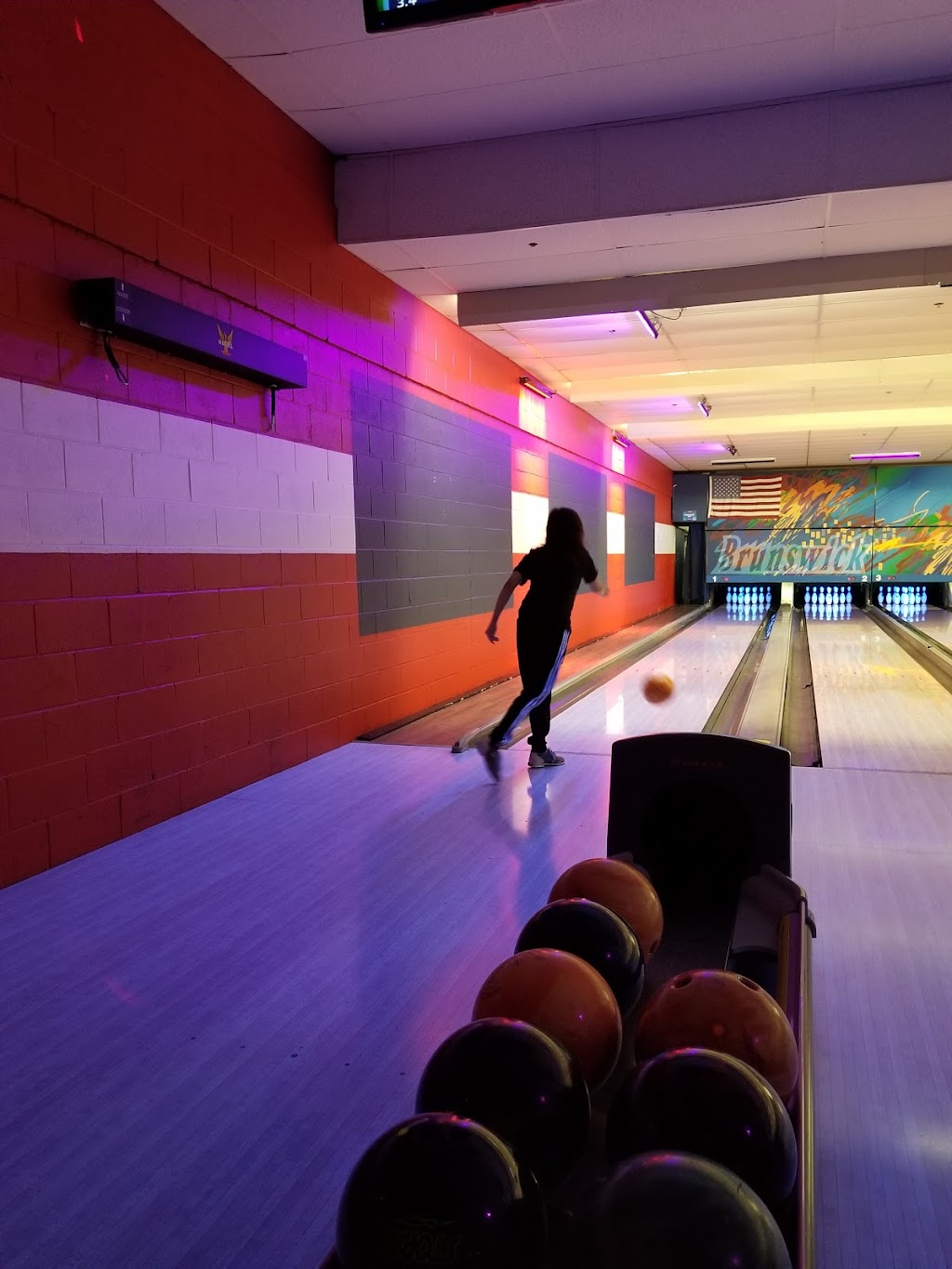 Bowlero Riverview | 2908 Riverview Rd, Birmingham, AL 35242, USA | Phone: (205) 991-3900