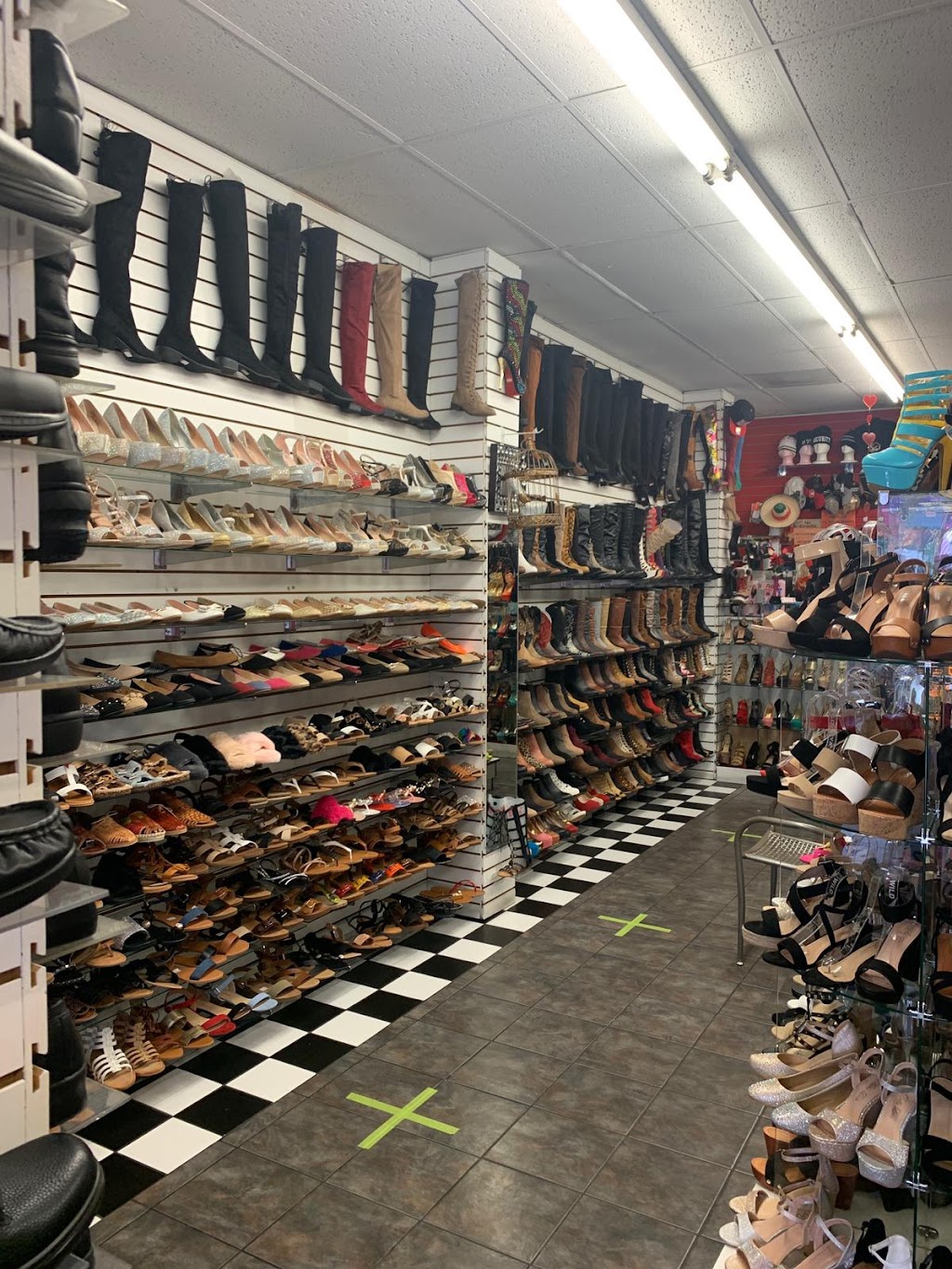 Titis Shoes | 10911 Main St, El Monte, CA 91731, USA | Phone: (626) 442-8004