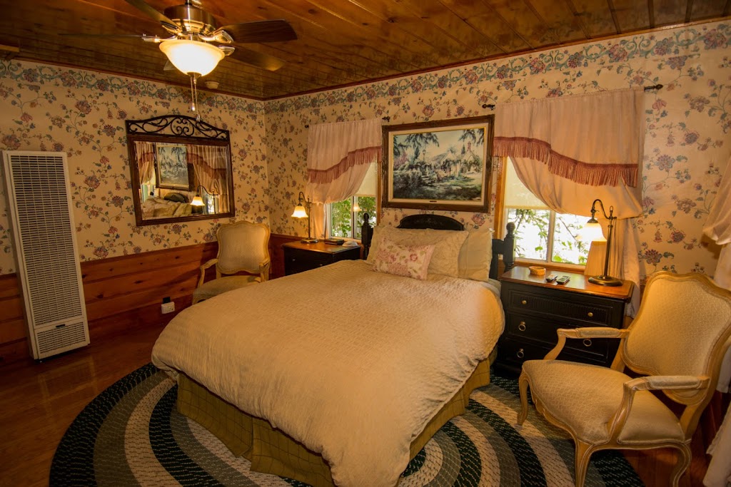 Hillcrest Lodge | 40241 Big Bear Blvd, Big Bear Lake, CA 92315, USA | Phone: (909) 534-0792