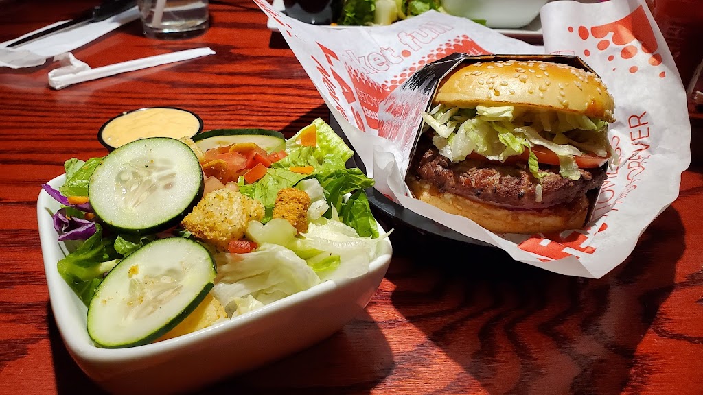 Red Robin Gourmet Burgers and Brews | 1375 W Elliot Rd, Tempe, AZ 85284, USA | Phone: (480) 940-9900