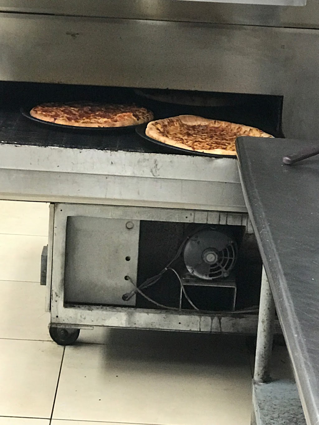 Fat Boys Pizza | 3274 S Cleveland Massillon Rd, Norton, OH 44203, USA | Phone: (330) 825-0744