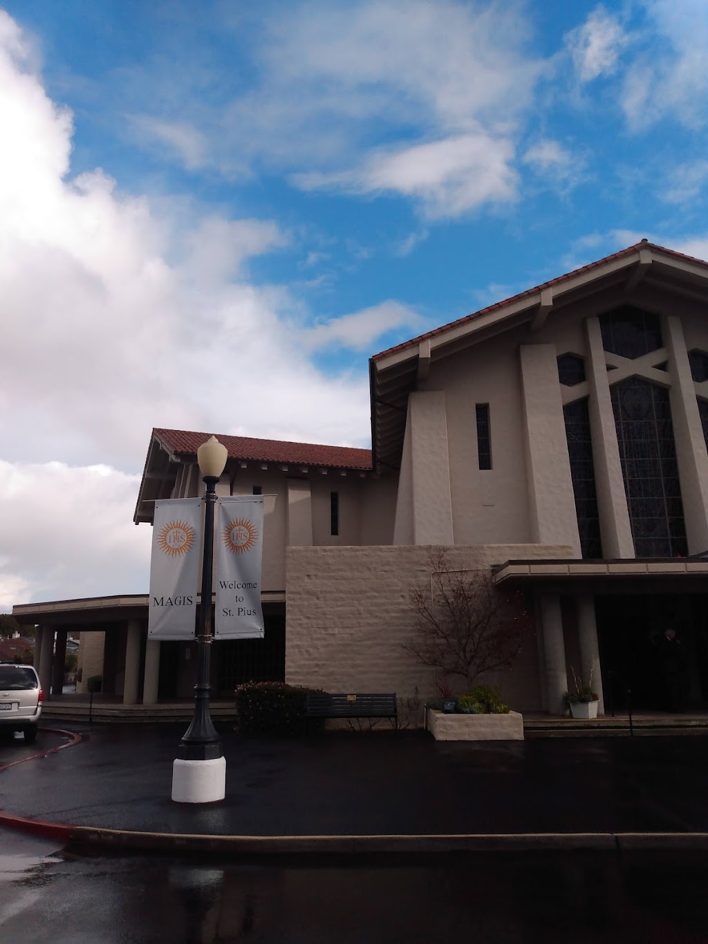 St. Pius Catholic Church | 1100 Woodside Rd, Redwood City, CA 94061, USA | Phone: (650) 361-1411