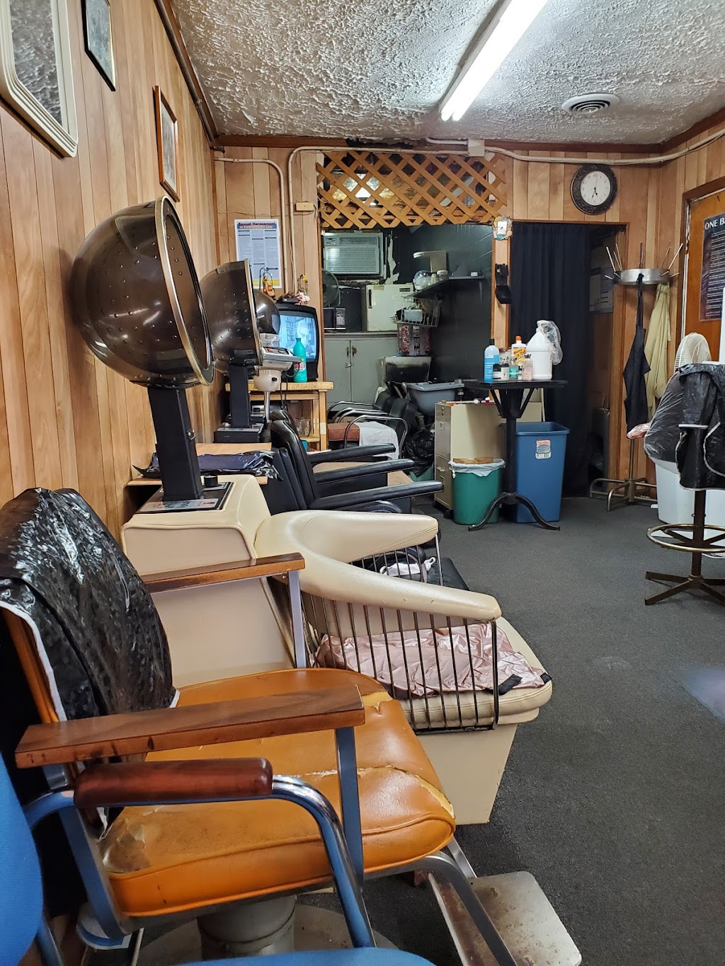 Mullins Barber Shop | 17 E County St, Hampton, VA 23663, USA | Phone: (757) 723-9725