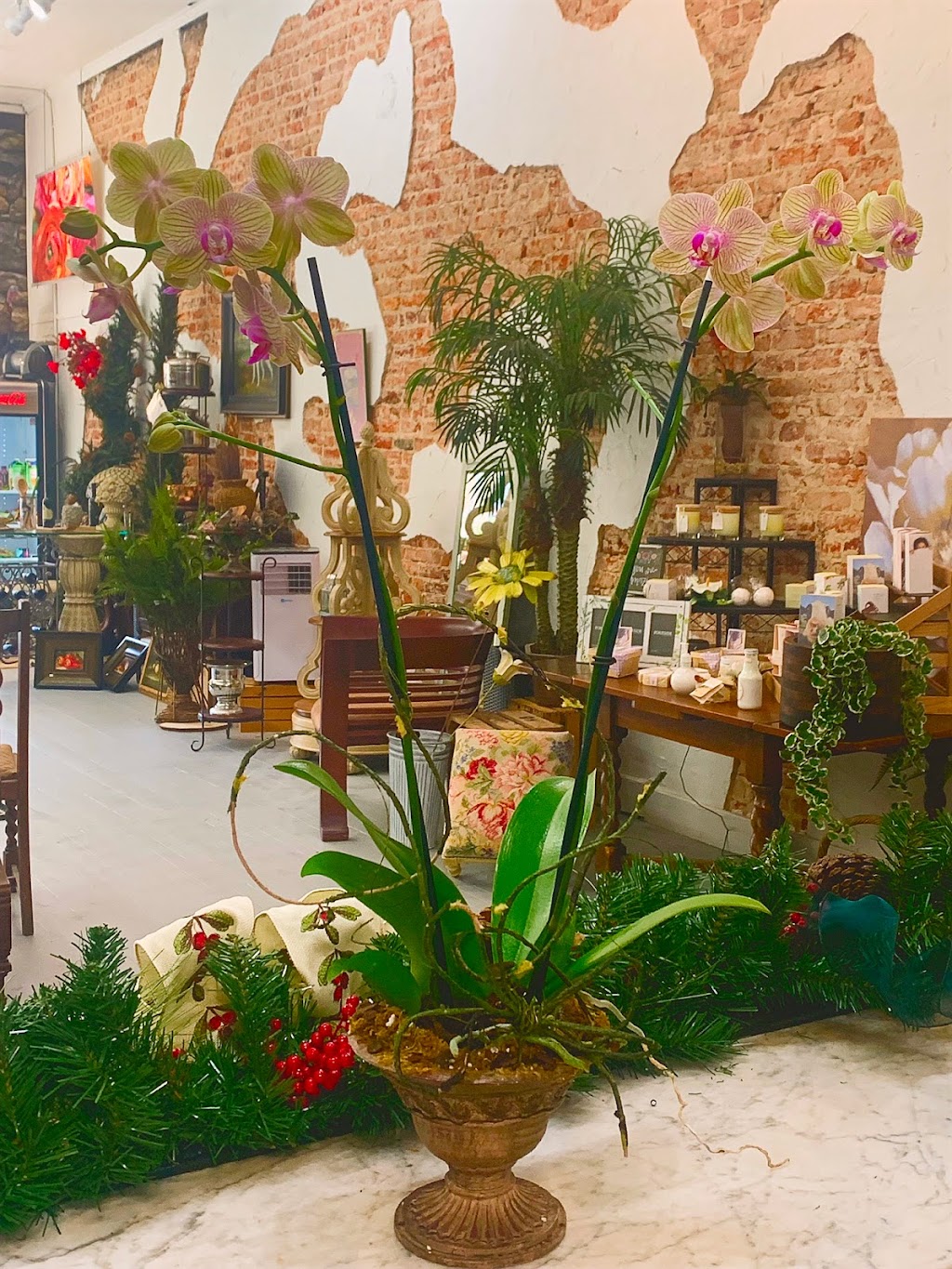 Gails Florist | 102 S Main St, Columbiana, AL 35051, USA | Phone: (205) 669-7061