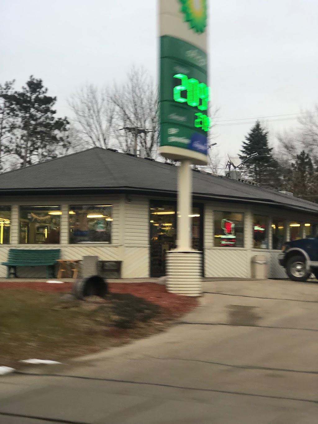 bp | 306 I-94 ALT N, US-51, Poynette, WI 53955, USA | Phone: (608) 635-2164