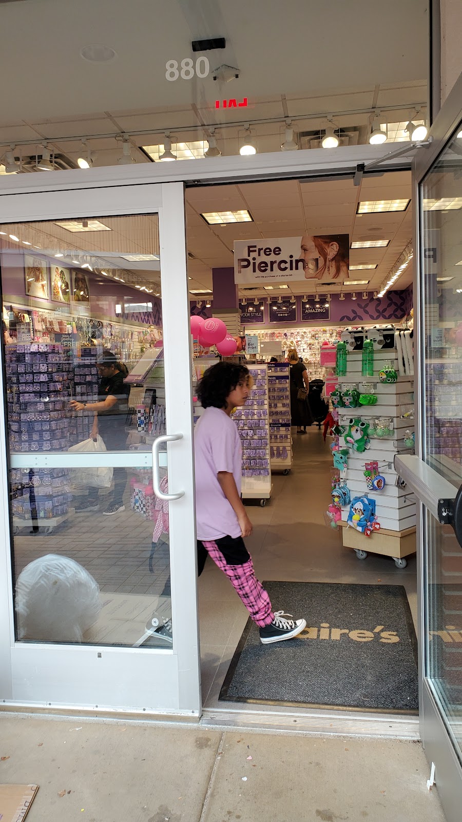 Claires | 3925 Eagan Outlets Pkwy #880, Eagan, MN 55122, USA | Phone: (651) 686-0321