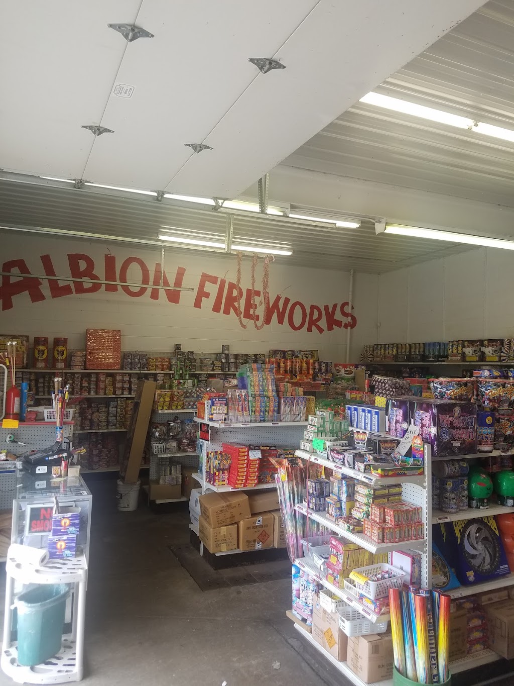 Albion Fireworks | 414 Albion Rd, Edgerton, WI 53534, USA | Phone: (608) 884-0091