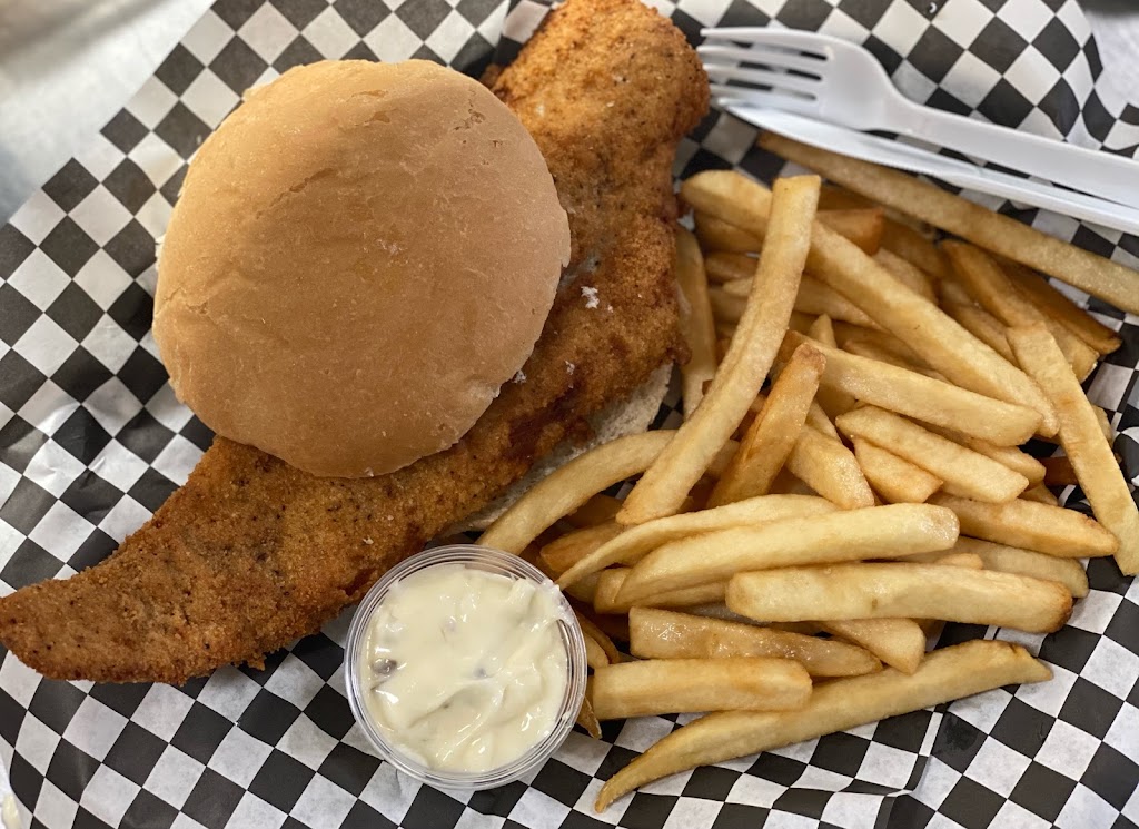 Lucky’s Bar & Grille | 1724 Prospect Rd, Pittsburgh, PA 15236, USA | Phone: (412) 881-4044