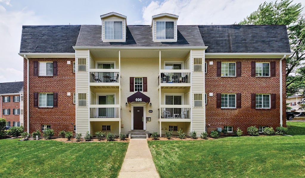 Foxchase Apartments | 766 N Howard St, Alexandria, VA 22304 | Phone: (571) 200-3150