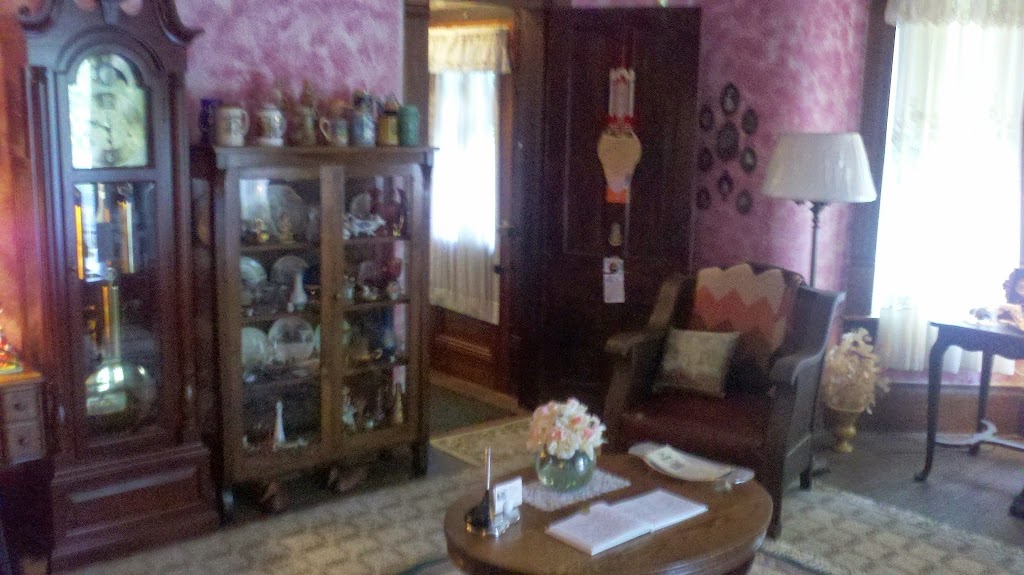 Mainstay Bed & Breakfast | 1320 E Main St, Louisville, OH 44641, USA | Phone: (330) 875-1021