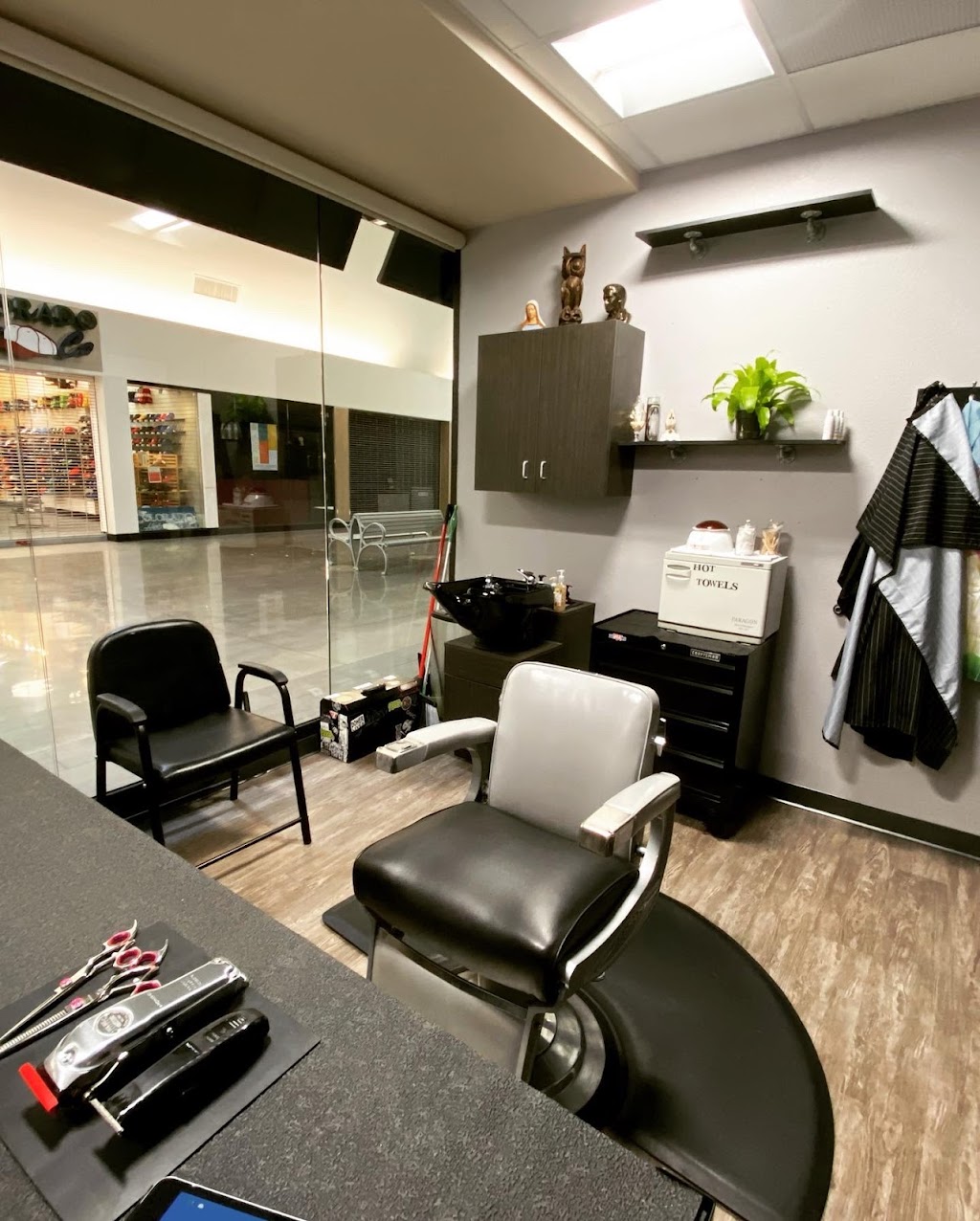 Shear Noir Barber Salon | 14500 W. Colfax Ave. #551A suite 124, Lakewood, CO 80401, USA | Phone: (720) 984-6418