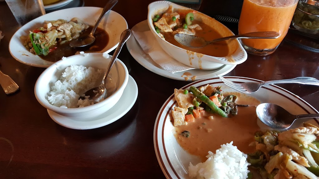 Mom Can Cook Thai Kitchen | 18358 Soledad Canyon Rd, Santa Clarita, CA 91387, USA | Phone: (661) 251-8103