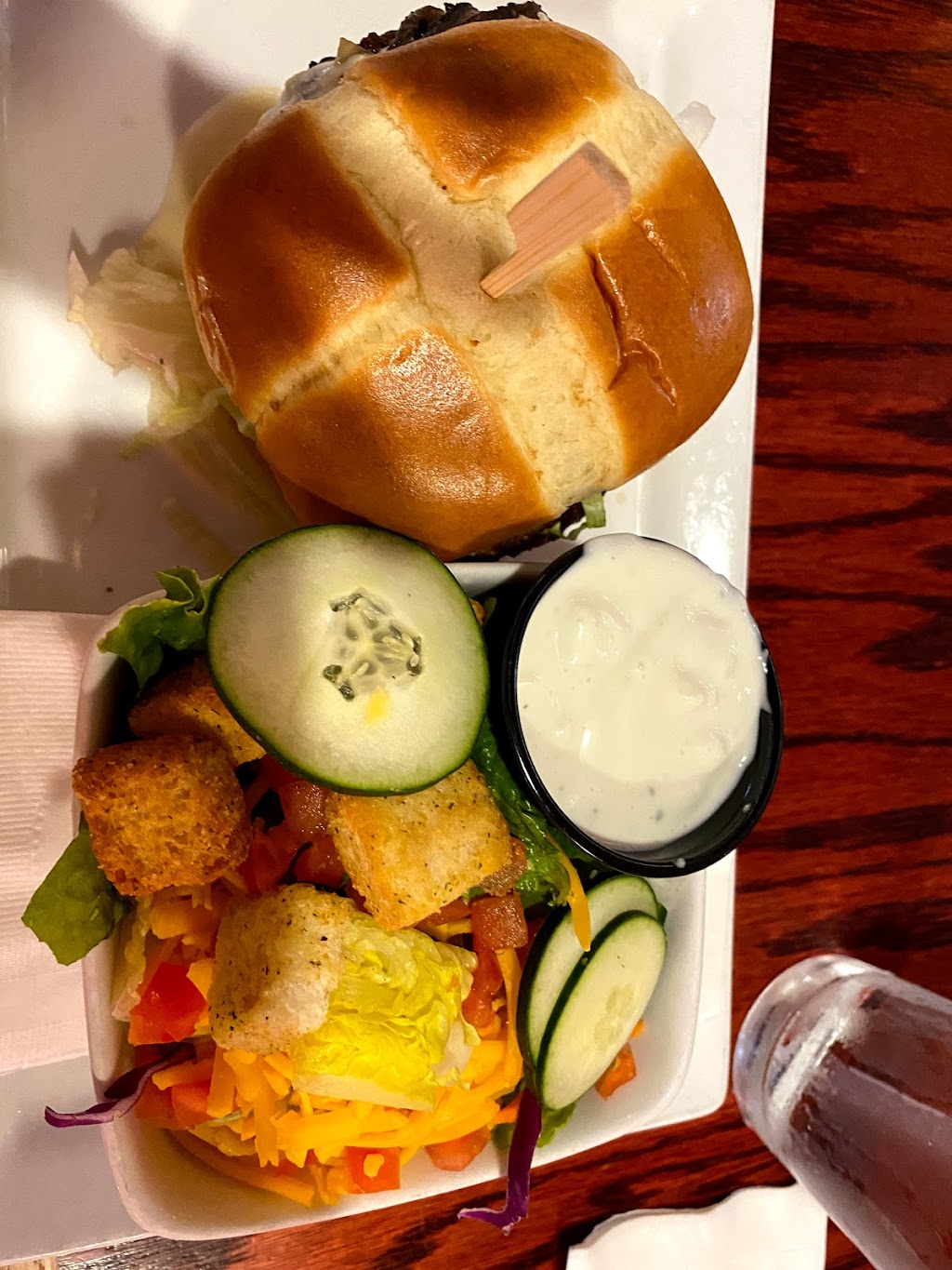 Red Robin Gourmet Burgers and Brews | 1375 W Elliot Rd, Tempe, AZ 85284, USA | Phone: (480) 940-9900 Red Robin Gourmet Burgers and Brews | 1375 W Elliot Rd, Tempe, AZ 85284, USA | Phone: (480) 940-9900