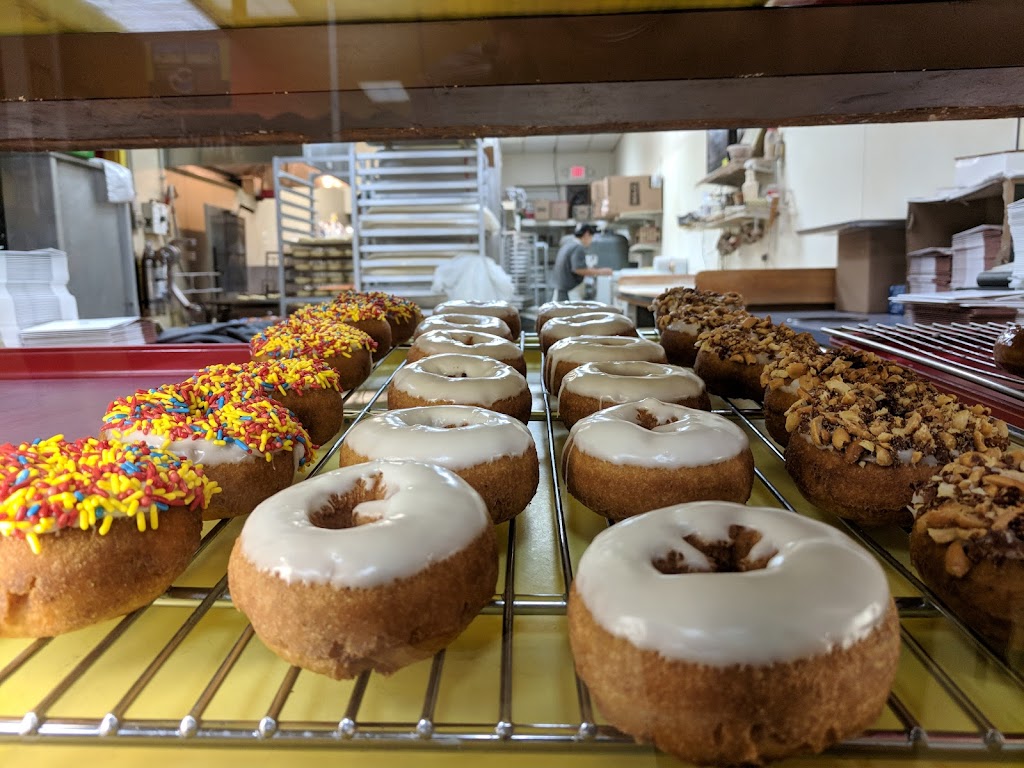 Johns Donuts | 1618 S Broadway St, St. Louis, MO 63104, USA | Phone: (314) 241-3360