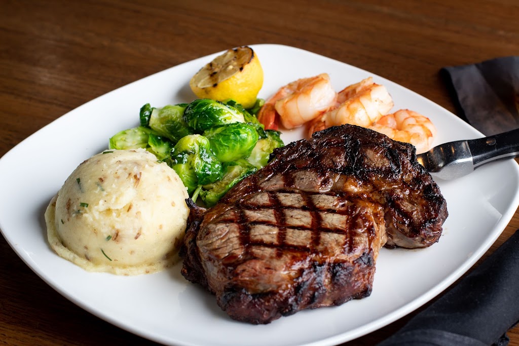 Lone Oak Bar and Grill | 3010 Eagandale Pl, Eagan, MN 55121, USA | Phone: (651) 789-2081