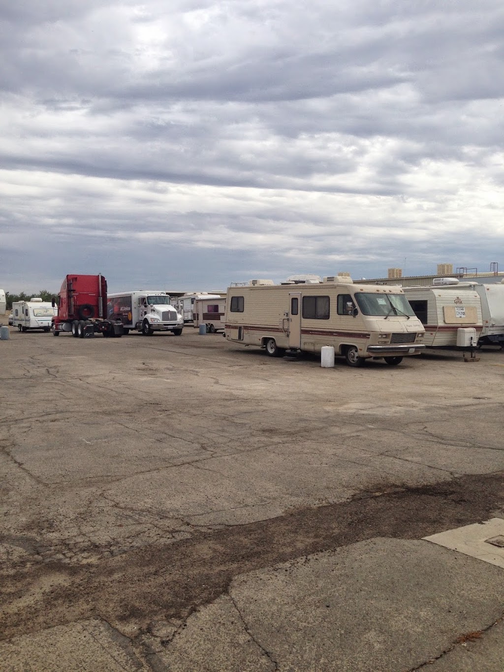 StorMax of Kerman | 14750 W Whitesbridge Ave, Kerman, CA 93630, USA | Phone: (559) 842-1100