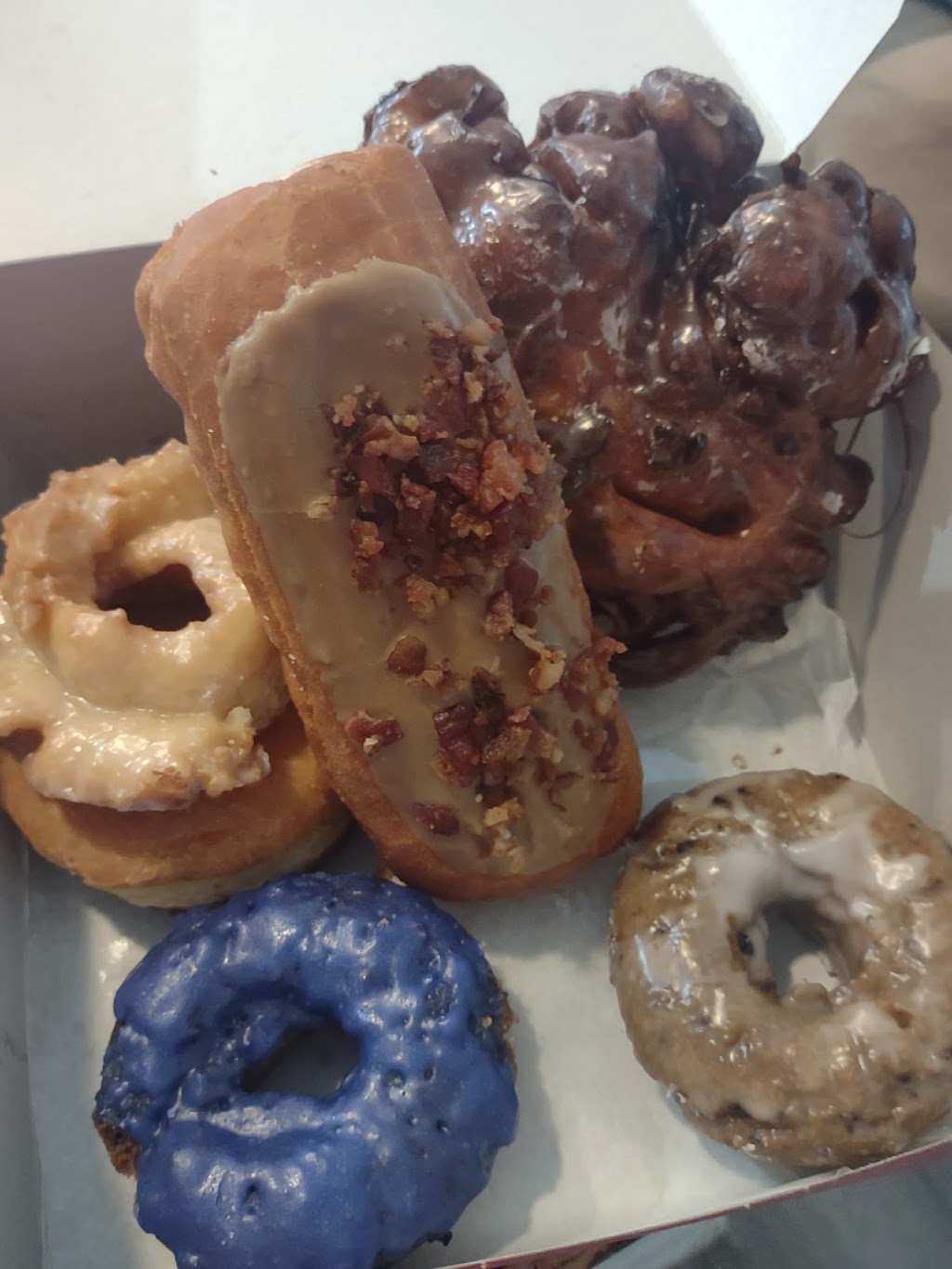 Donut Star | 16738 Lakeshore Dr STE L, Lake Elsinore, CA 92530, USA | Phone: (951) 674-0907