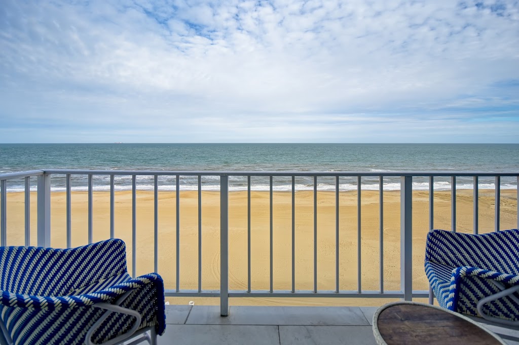 DoubleTree by Hilton Virginia Beach Oceanfront South | 615 Atlantic Ave, Virginia Beach, VA 23451, USA | Phone: (757) 425-7800