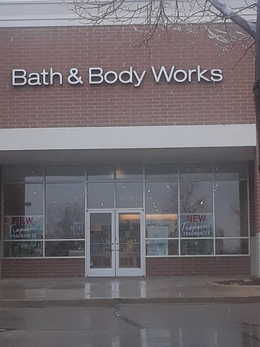 Bath & Body Works | Sp #47186, 47186 Michigan Ave, Canton, MI 48188 | Phone: (734) 495-1736