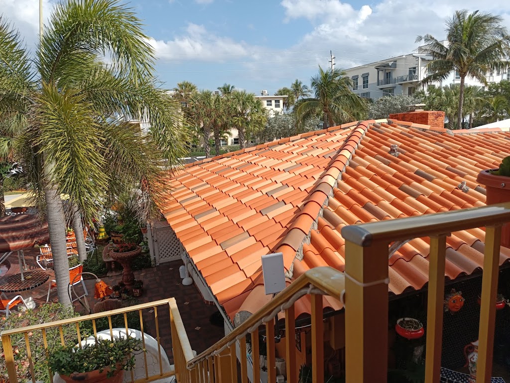 Blue Seas Courtyard | 4525 El Mar Dr, Lauderdale-By-The-Sea, FL 33308, USA | Phone: (954) 772-3336