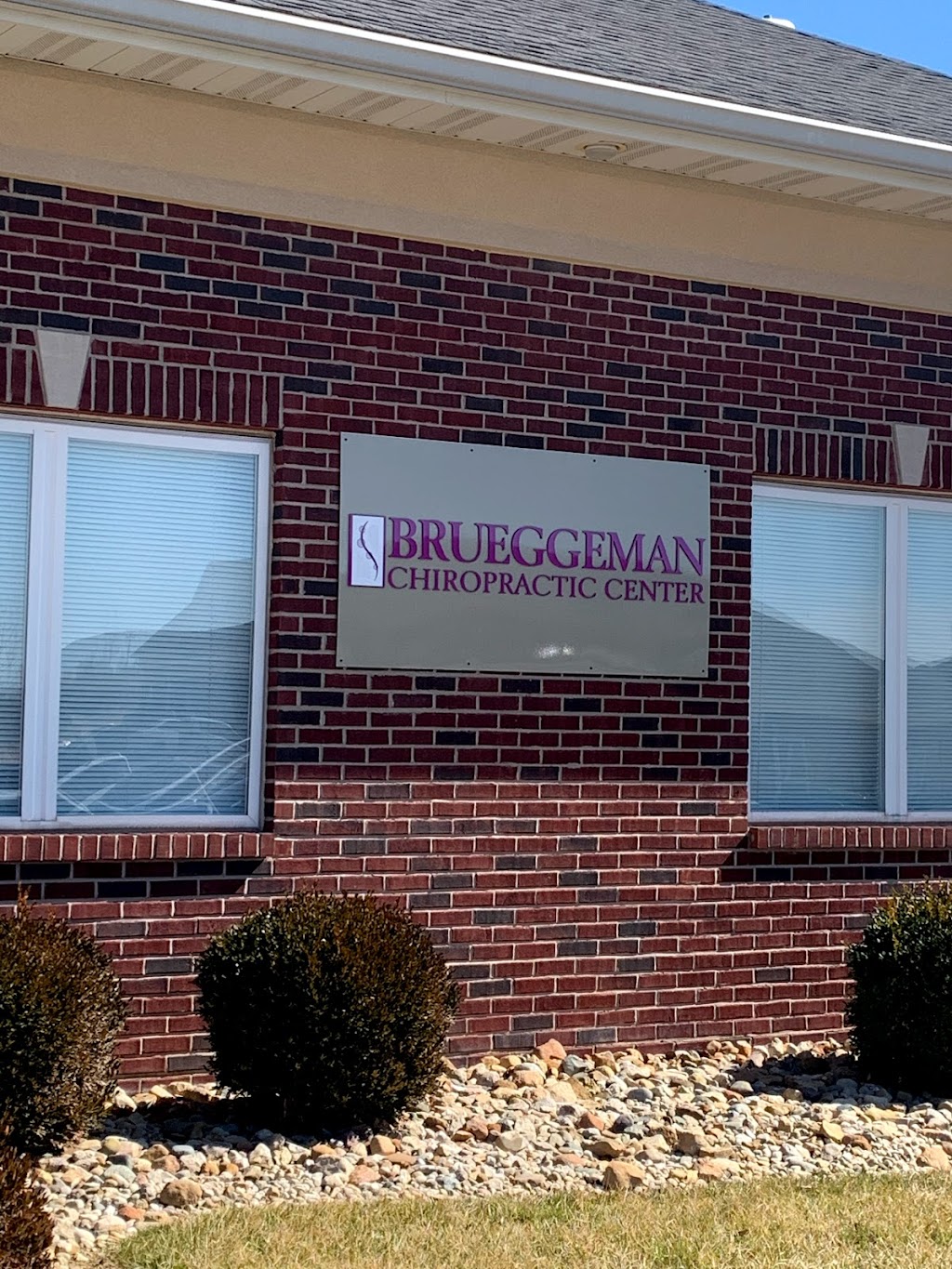 Brueggeman Chiropractic Center | 108 Magnolia Dr, Glen Carbon, IL 62034, USA | Phone: (618) 692-0000
