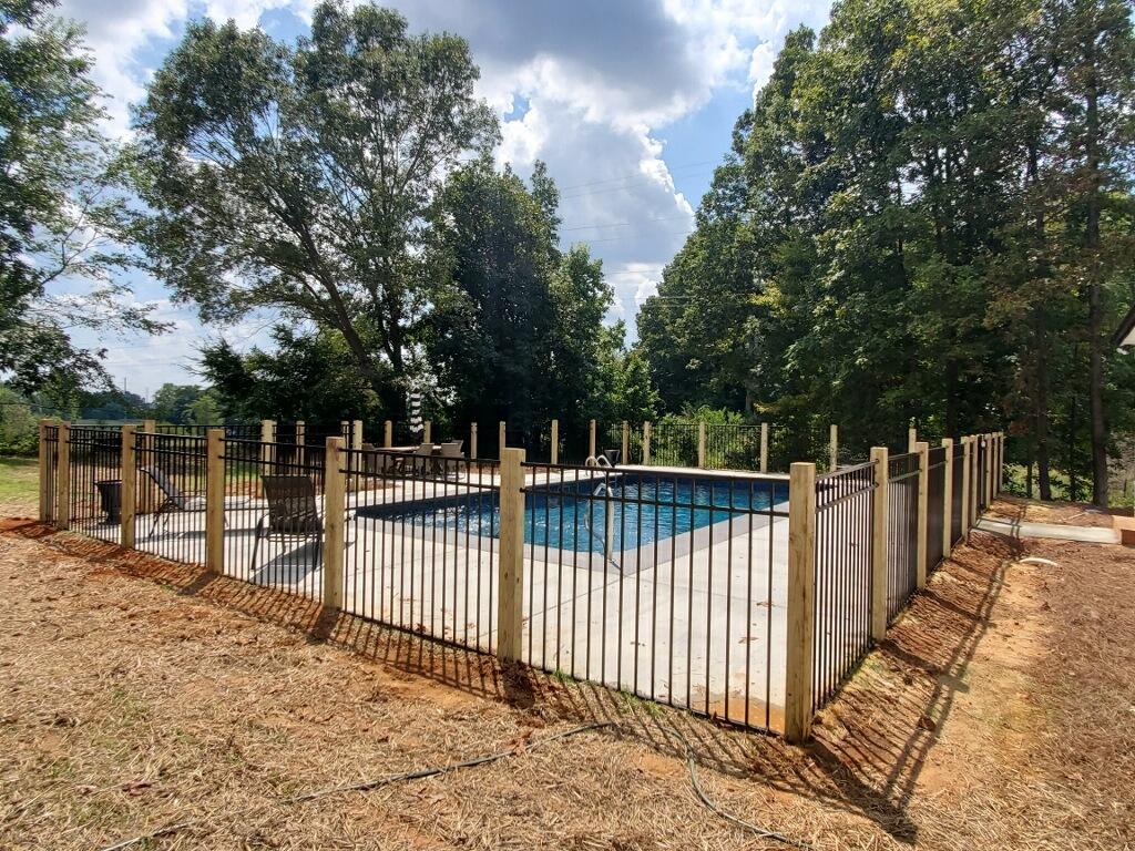 Sandel Fence Builder, LLC | 211 Berry Garden Rd, Kernersville, NC 27284, USA | Phone: (336) 413-3317